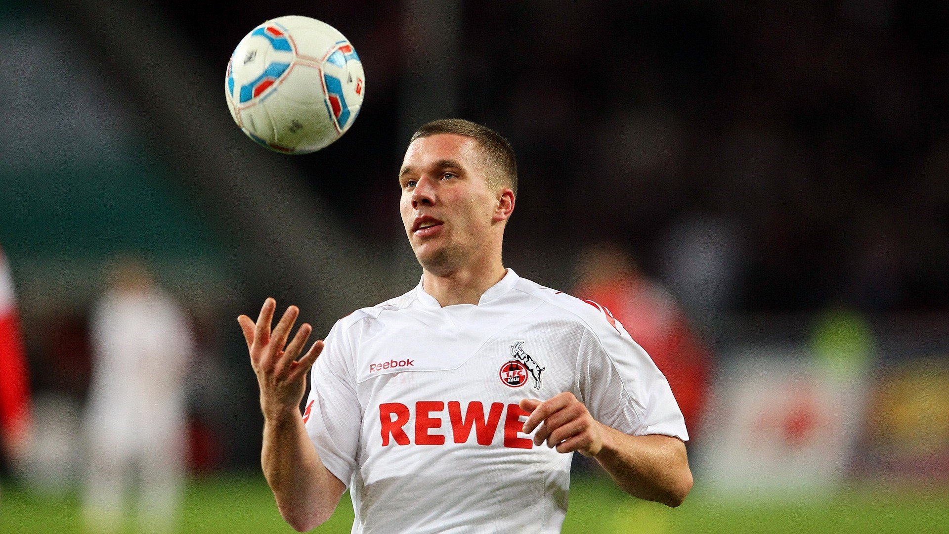 开云官方-“德甲最后冲刺，几支球队争夺冠军命运”，德甲最后几名降级